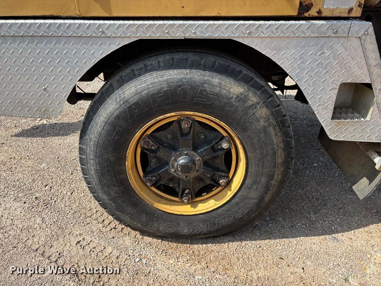 image for item FG0327 Grove 6425G crane truck