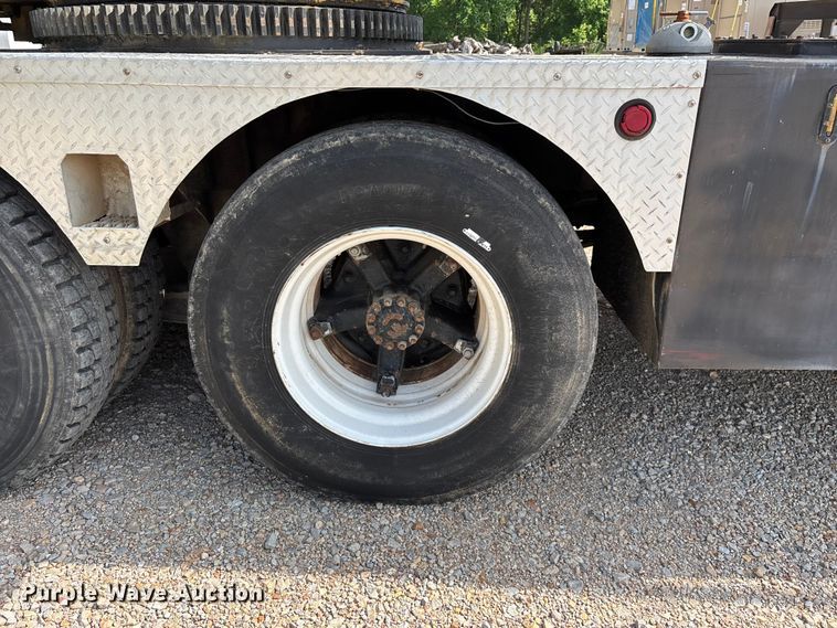 image for item FG0327 Grove 6425G crane truck