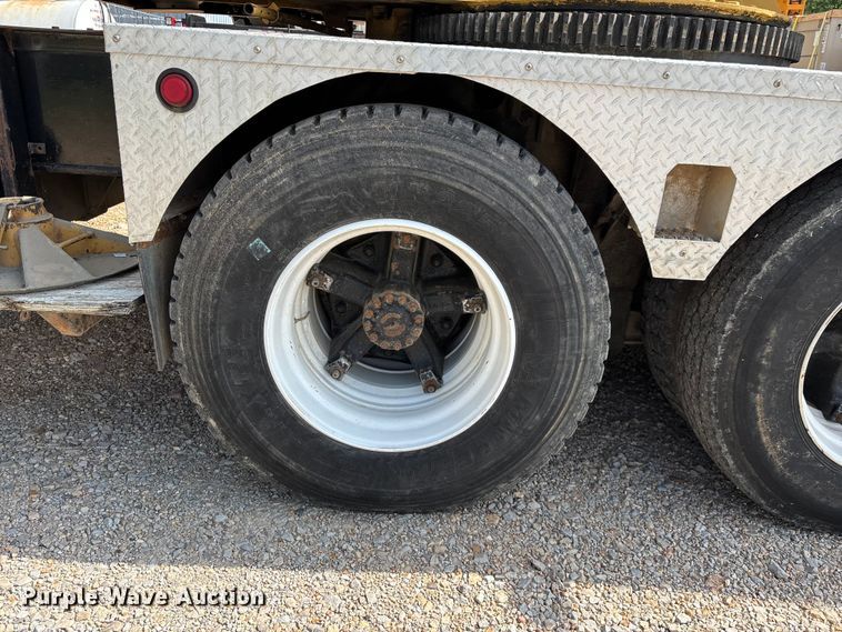 image for item FG0327 Grove 6425G crane truck