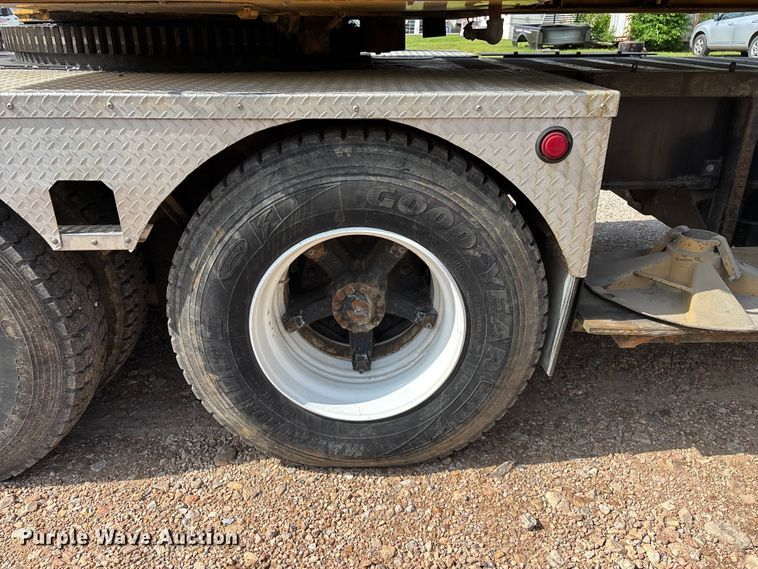 image for item FG0327 Grove 6425G crane truck