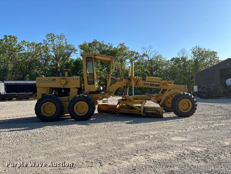 image for item FG0337 1986 Champion 710A motor grader