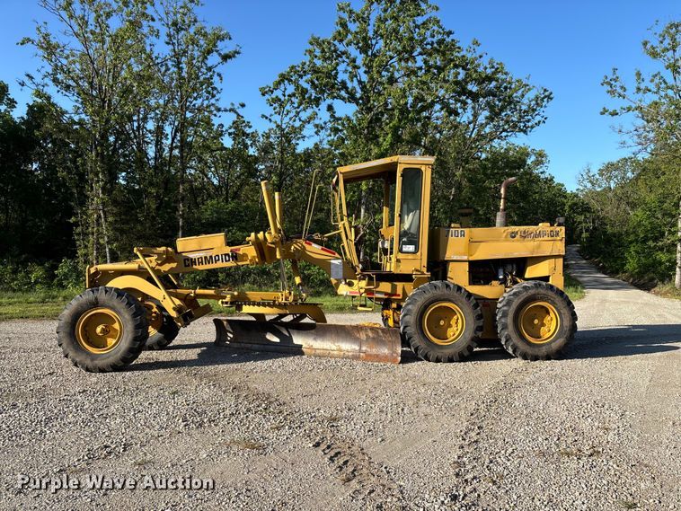 image for item FG0337 1986 Champion 710A motor grader