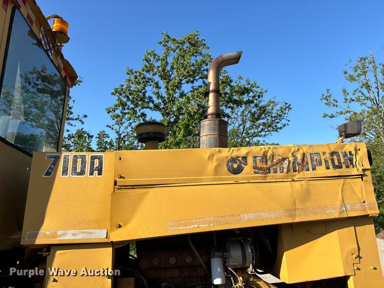 image for item FG0337 1986 Champion 710A motor grader