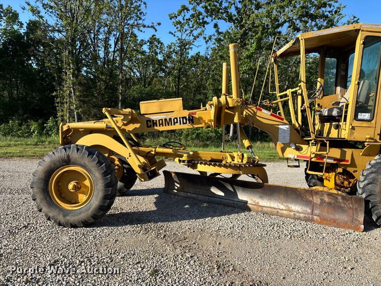 image for item FG0337 1986 Champion 710A motor grader