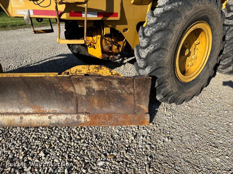 image for item FG0337 1986 Champion 710A motor grader