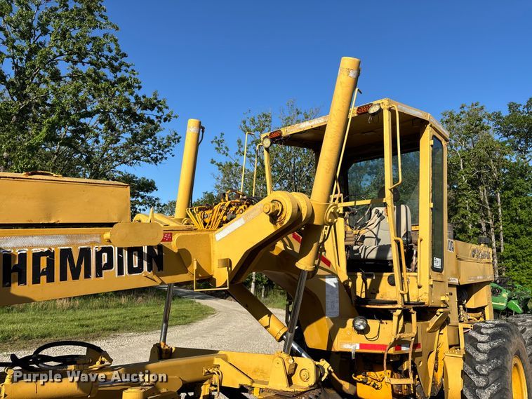 image for item FG0337 1986 Champion 710A motor grader