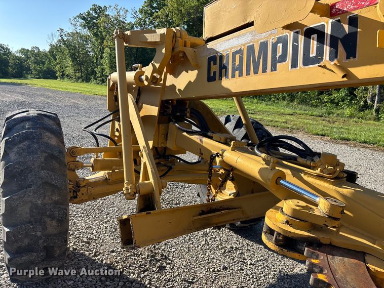 image for item FG0337 1986 Champion 710A motor grader