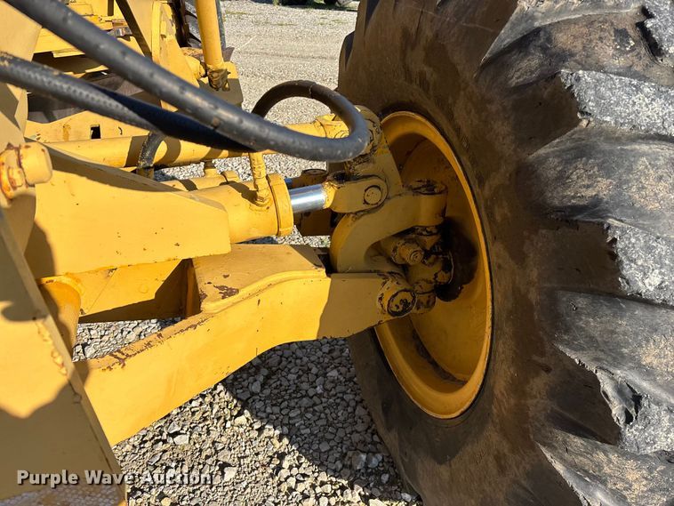 image for item FG0337 1986 Champion 710A motor grader