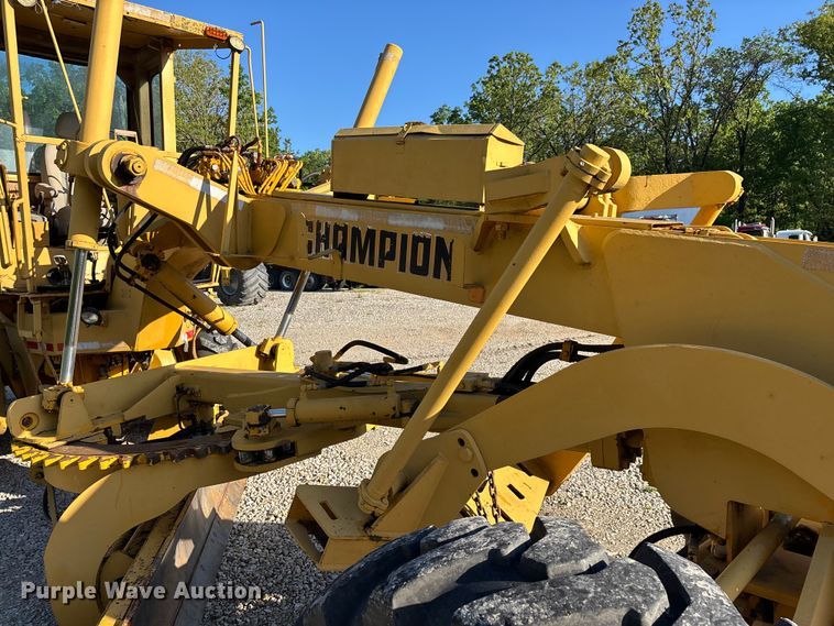 image for item FG0337 1986 Champion 710A motor grader