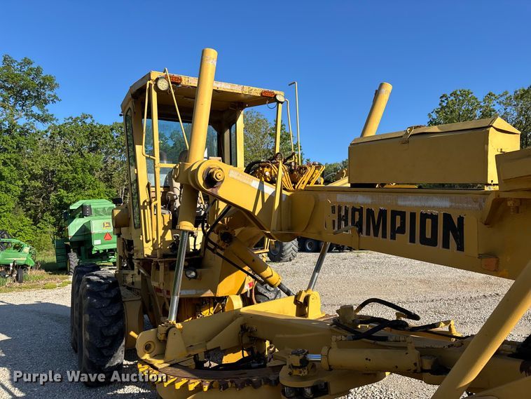 image for item FG0337 1986 Champion 710A motor grader
