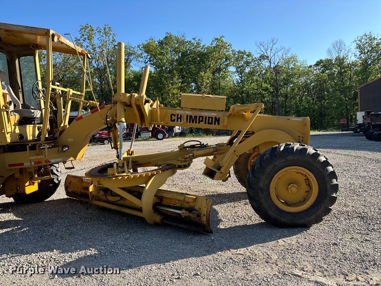 image for item FG0337 1986 Champion 710A motor grader