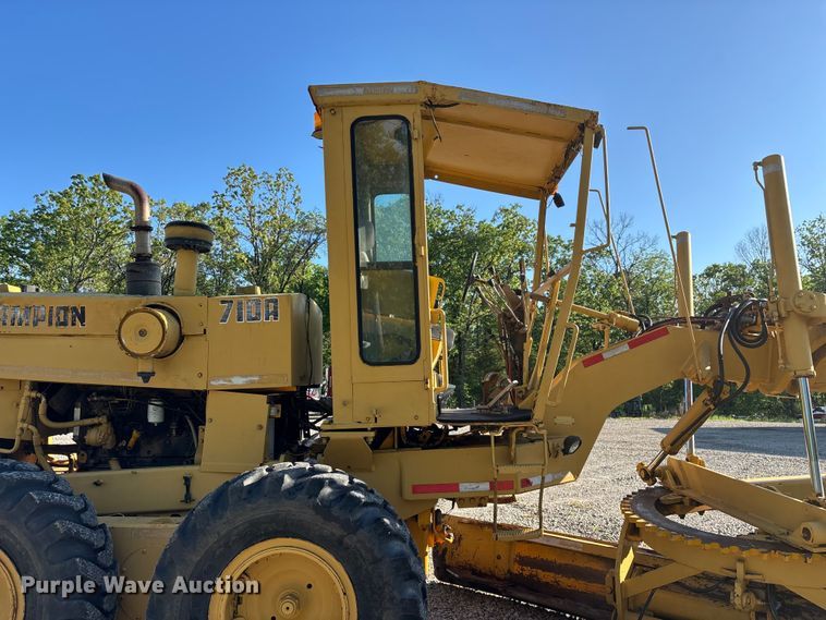 image for item FG0337 1986 Champion 710A motor grader