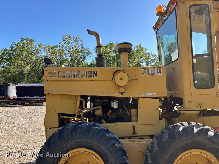 image for item FG0337 1986 Champion 710A motor grader