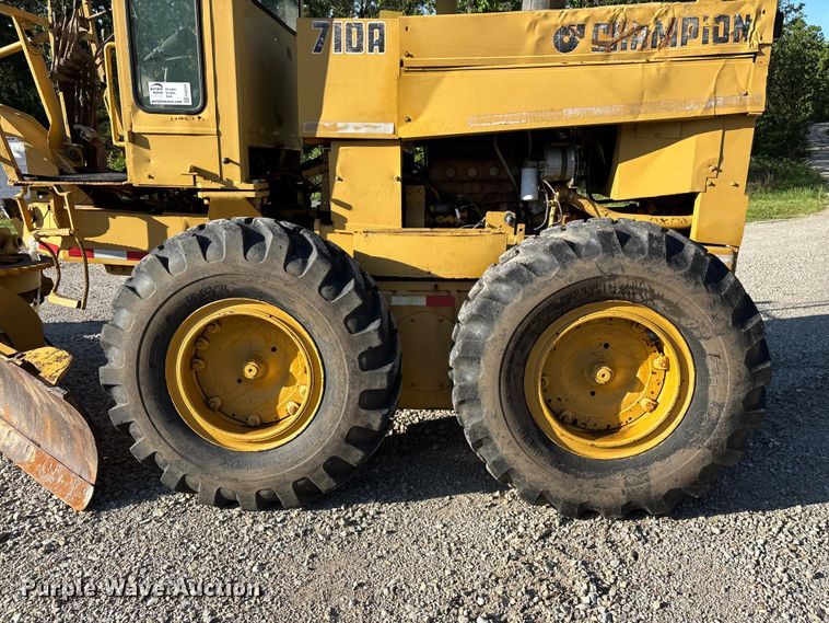 image for item FG0337 1986 Champion 710A motor grader
