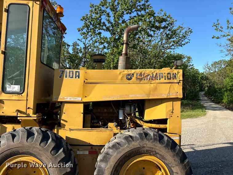 image for item FG0337 1986 Champion 710A motor grader