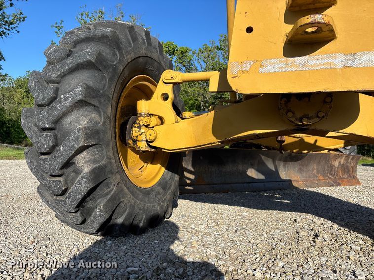 image for item FG0337 1986 Champion 710A motor grader
