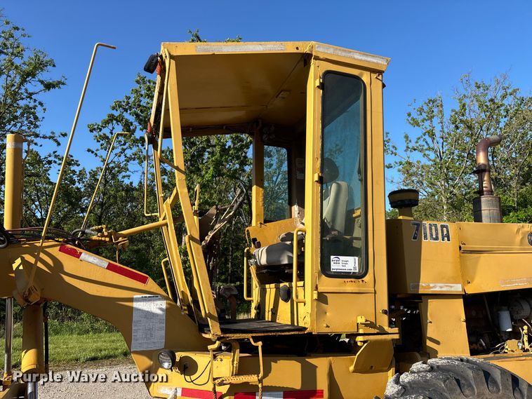image for item FG0337 1986 Champion 710A motor grader