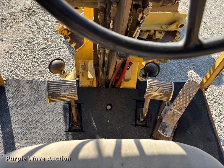 image for item FG0337 1986 Champion 710A motor grader