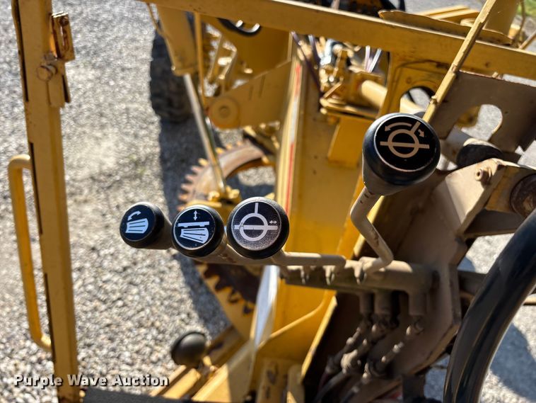image for item FG0337 1986 Champion 710A motor grader