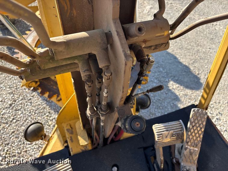 image for item FG0337 1986 Champion 710A motor grader
