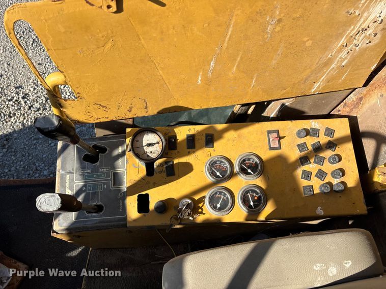 image for item FG0337 1986 Champion 710A motor grader