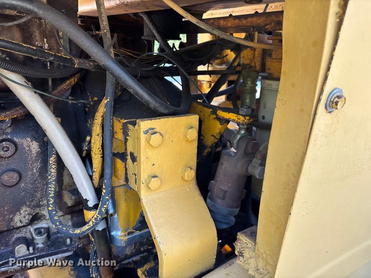 image for item FG0337 1986 Champion 710A motor grader