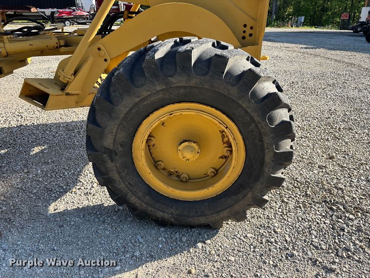 image for item FG0337 1986 Champion 710A motor grader