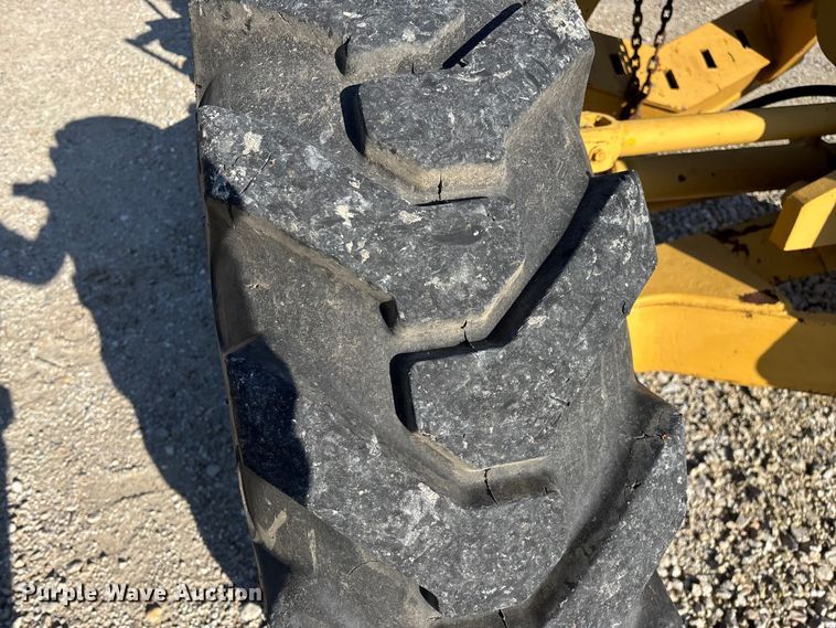 image for item FG0337 1986 Champion 710A motor grader