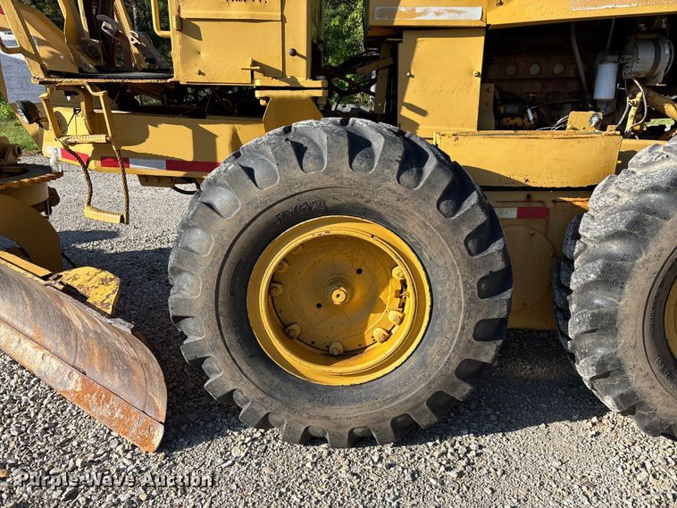 image for item FG0337 1986 Champion 710A motor grader