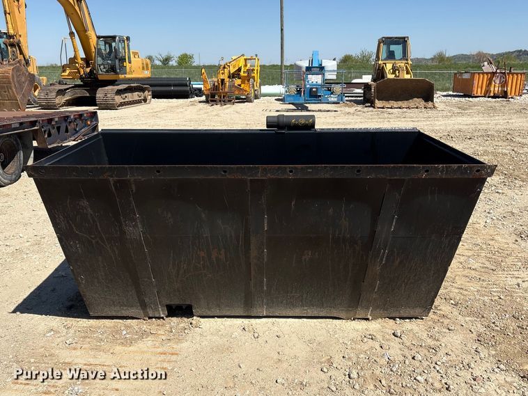 image for item FG2985 John Deere SD84 skid steer side discharge bucket