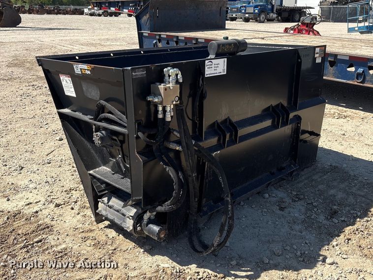 image for item FG2985 John Deere SD84 skid steer side discharge bucket