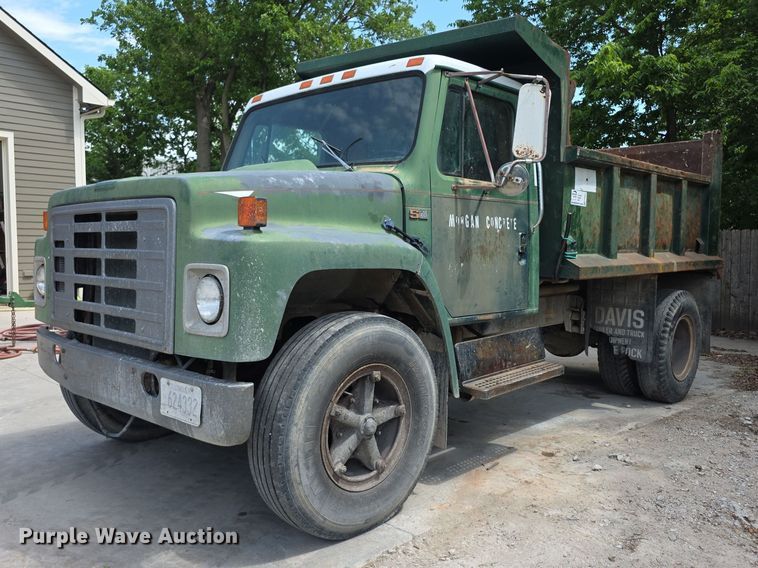 image for item FH6021 1984 International S1700 dump truck