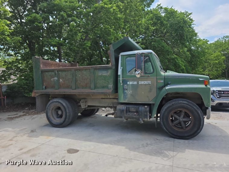 image for item FH6021 1984 International S1700 dump truck