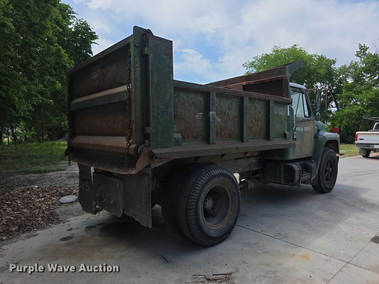 image for item FH6021 1984 International S1700 dump truck
