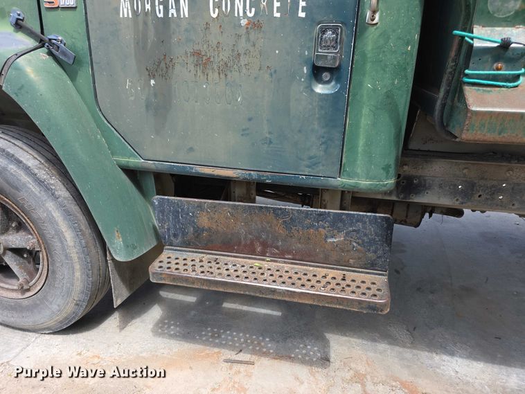 image for item FH6021 1984 International S1700 dump truck