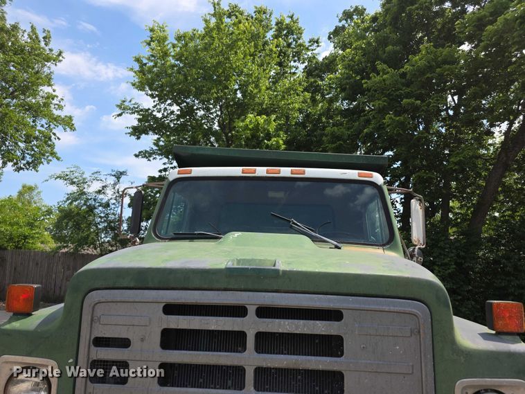 image for item FH6021 1984 International S1700 dump truck