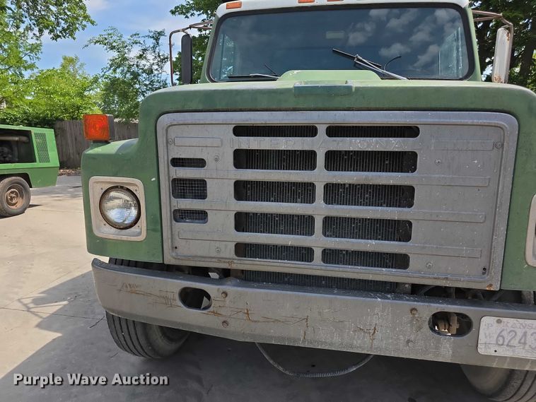 image for item FH6021 1984 International S1700 dump truck