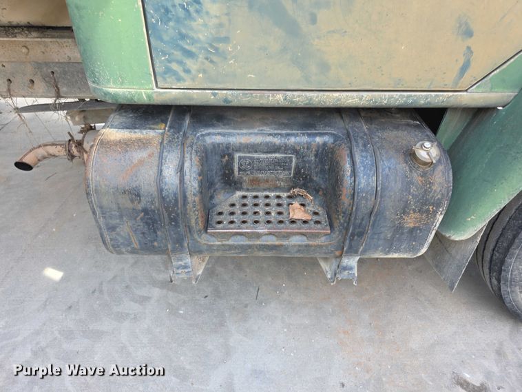 image for item FH6021 1984 International S1700 dump truck