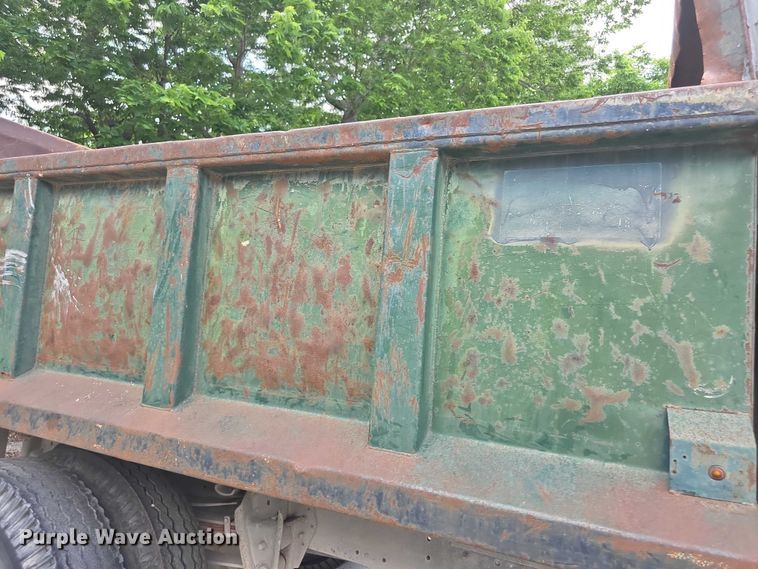 image for item FH6021 1984 International S1700 dump truck