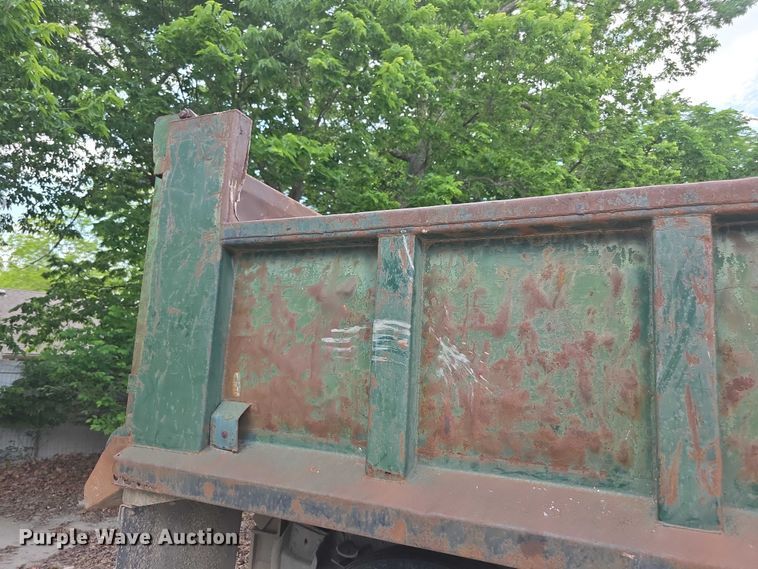 image for item FH6021 1984 International S1700 dump truck