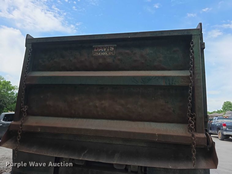 image for item FH6021 1984 International S1700 dump truck