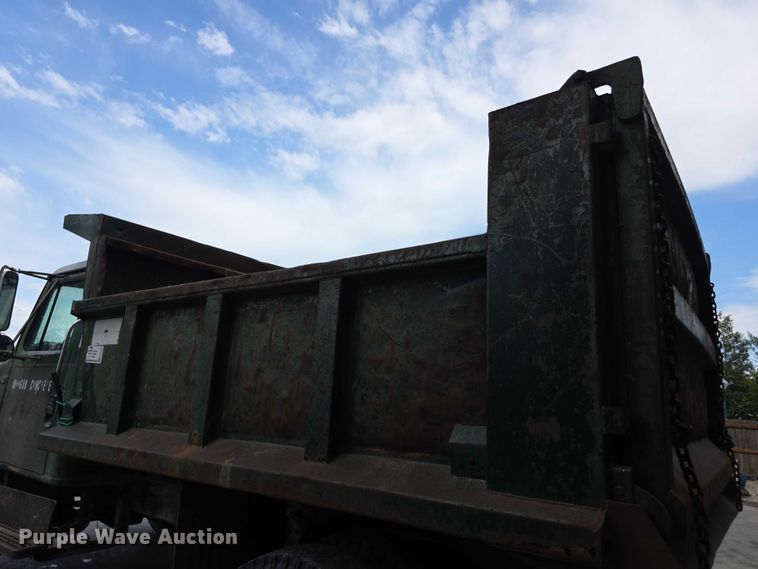image for item FH6021 1984 International S1700 dump truck