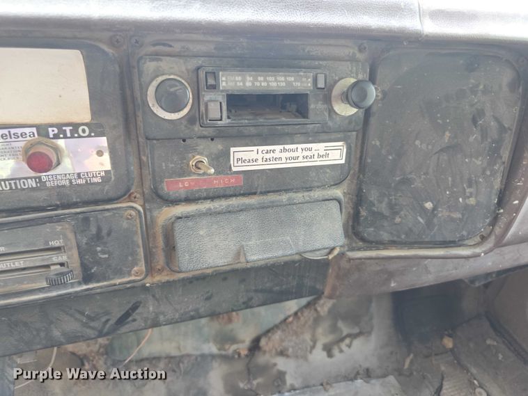 image for item FH6021 1984 International S1700 dump truck