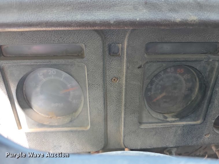 image for item FH6021 1984 International S1700 dump truck