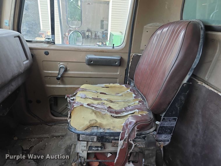 image for item FH6021 1984 International S1700 dump truck