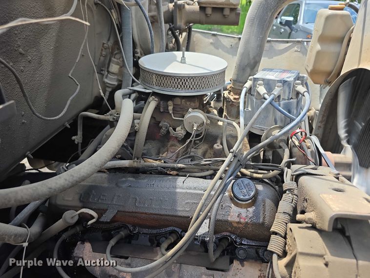 image for item FH6021 1984 International S1700 dump truck