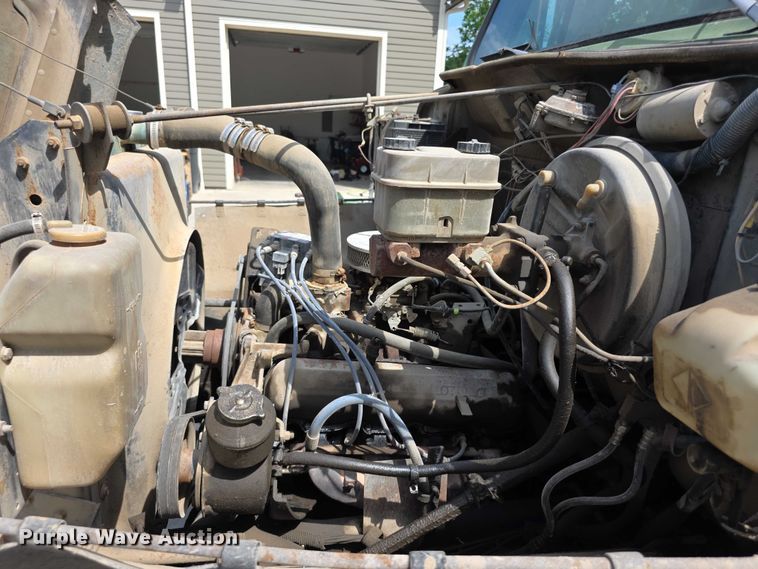 image for item FH6021 1984 International S1700 dump truck
