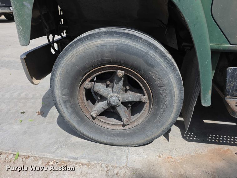image for item FH6021 1984 International S1700 dump truck