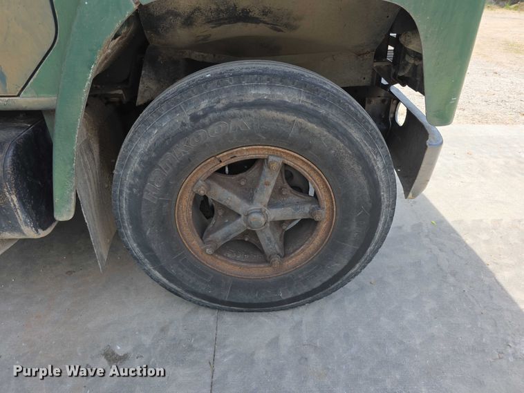 image for item FH6021 1984 International S1700 dump truck