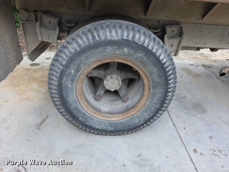 image for item FH6021 1984 International S1700 dump truck